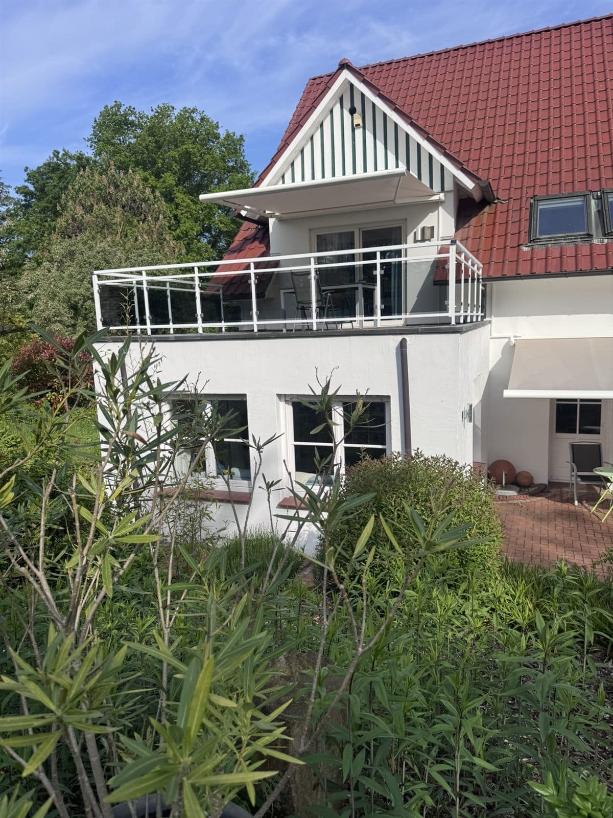 2 Markisen & neue Balkonverglasung · Vlotho